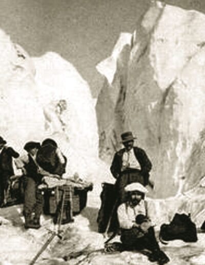 17.6.1905 - prvý výstup Štefánika na Mont Blanc (sediaci v strede na fotografii)